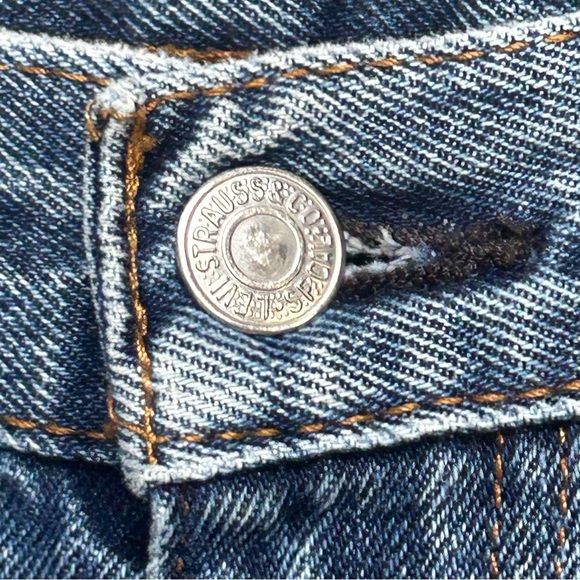 Levi’s Men’s 505 Regular Fit Straight Leg Blue Distressed Jeans - Picture 5 of 9